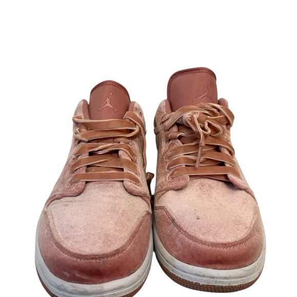 Nike Rose Suede Low-Top Sneakers - Picture 4 of 7